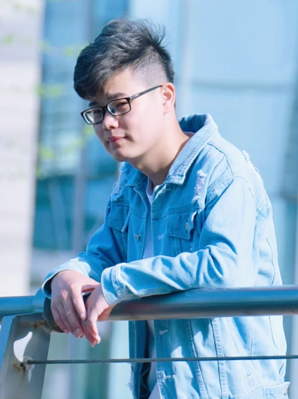 Junchao Huang